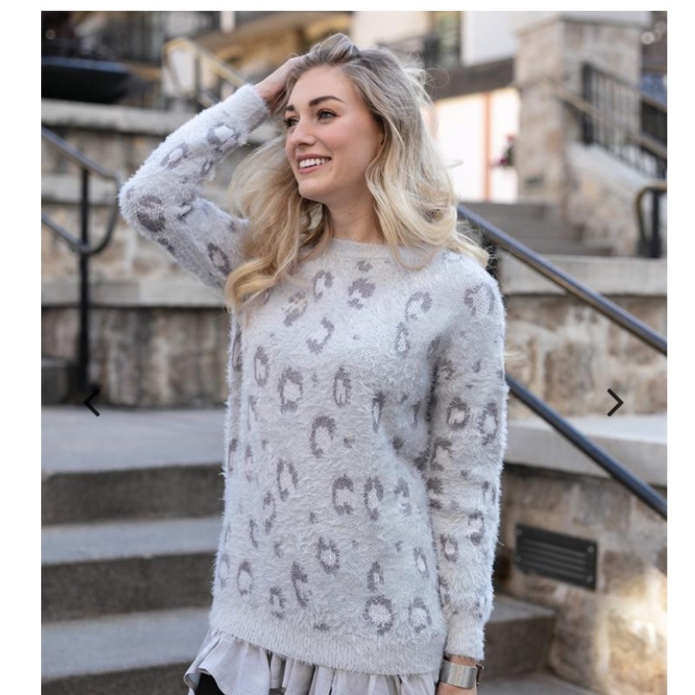 Grace & Lace Snow leopard sweater